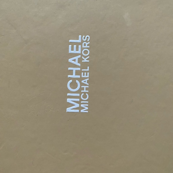 Michael Kors Hamilton Pumps. Like New! Size 8. - Picture 6 of 7